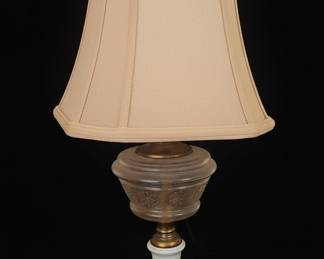 Vintage Oil Lamp Style Table Lamp with Frosted Glass Shade