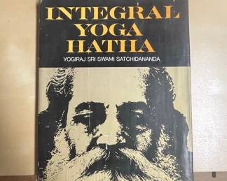 Integral Yoga Hatha by Yogiraj Sri Swami Satchidananda