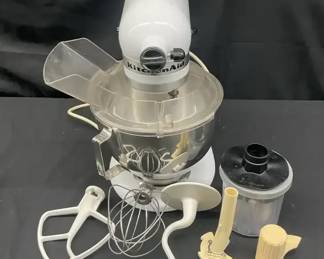  06 White KitchenAid Stand Mixer Includes 3 Attachments  Feeder Tray