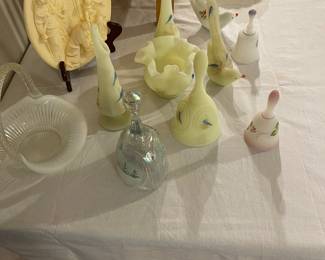 Assorted Fenton glass items
