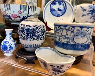 Lot #114: Chinese Export: Blue and White
