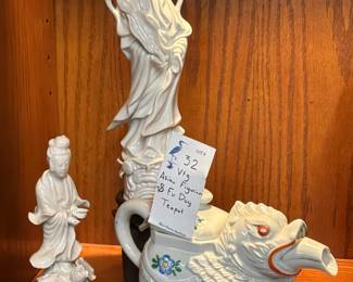 Lot #32: Vintage Chein de Blanc