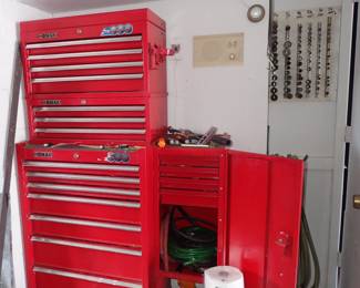 CRAFTSMAN LARGE TOOL BOX
