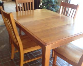 OAK TABLE & CHAIRS