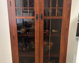 CRAFTSMAN STYLE 2 DOOR BOOKCASE / GLASS DOORS