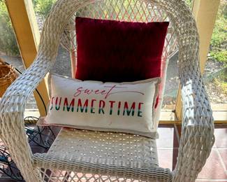 White Wicker Furniture 