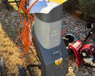 Practically brand new wood chipper