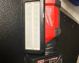 Milwaukee M ROVER Service and Repair Flood Light