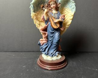 Pipka Earth Angels Sylvia The Song Angel Figurine