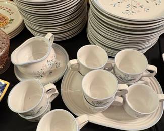 Fascino by Yamaka Stoneware Dinnerware Set