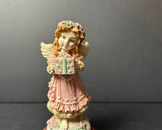 House of Lloyd The Giving Angel Figurine