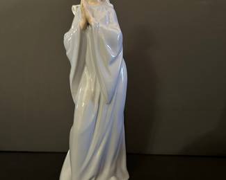 Nao by Lladro "Niña Piadosa" (Praying Girl) Porcelain Figurine #00298