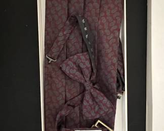 Giorgio Armani Paisley Pattern Silk Cummerbund and Bow Tie Set second image