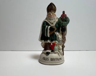 St. Nicholas Figurine with Children and Wreath