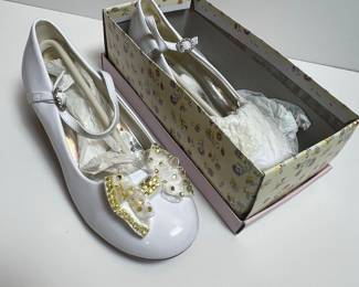 White Patent Leather Mary Jane Shoes with Rhinestone Bow