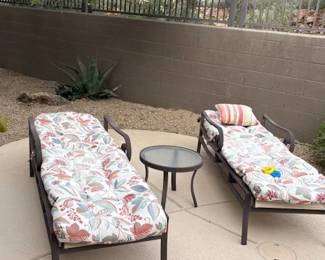 Heavy lounges - small table