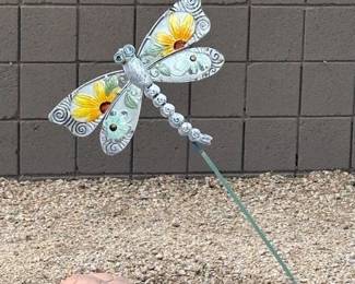 Dragonfly yard deco and turtle