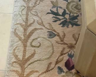 Area rug- excellent shape