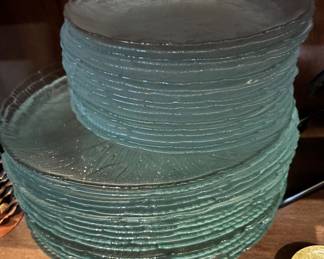 Vintage Arcoroc Fleur clear glass salad and dinner plates