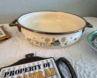 Lot #370 Vintage Lincoware Enamel Pan & Decorative Kitchen Collectibles – Route 66, Trivets & More