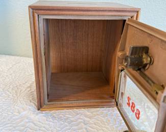 Lot #44 Vintage Coin Banks & Metal Décor – Mailbox Coin Bank, Brass Money Bag Bank & Ring