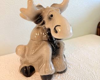 Lot #367 Vintage Moose Cookie Jar – Rustic Lodge Decor Ceramic Animal Kitchen Canister
