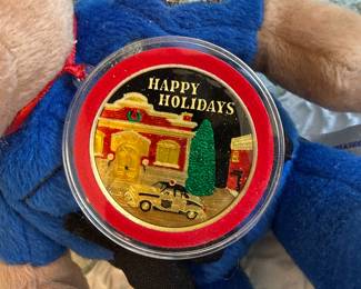 Offered is a collectible plush Police Bear from the Hometown Heroes Collection, accompanied by a 2006 one-troy-ounce .999 fine silver holiday round.
The bear is dressed in a blue police uniform with embroidered “PD” cap and retains its original Hometown Heroes / Limited Treasures tag. Suspended from the bear is a sealed silver round, dated 2006, inscribed “Best Wishes for Peace and Joy This Holiday Season”, and clearly marked ONE TROY OUNCE .999 FINE SILVER.
The silver round is housed in a clear protective capsule and appears uncirculated, while the plush bear shows light handling wear consistent with display. No testing of the silver has been performed, but markings indicate .999 fine silver content.
This unique pairing combines precious metal value with sentimental and thematic collectible appeal, making it suitable for collectors of silver bullion, holiday rounds, law-enforcement memorabilia, or novelty gift items.
Sold as a single lot.