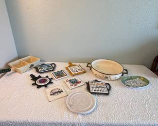 Lot #370 Vintage Lincoware Enamel Pan & Decorative Kitchen Collectibles – Route 66, Trivets & More