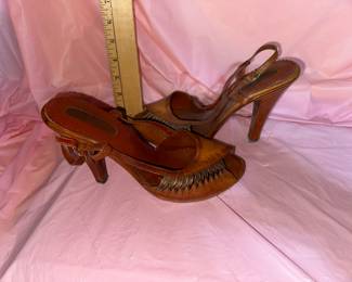 Chandlers Size 8 Shoes $5.00