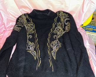 Cervelle Size Large Sweater $8.00