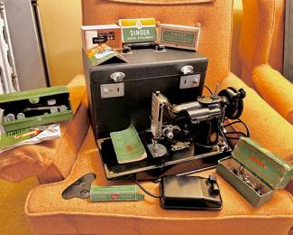 1951 Singer Featherweight 221-1 with all accessories!