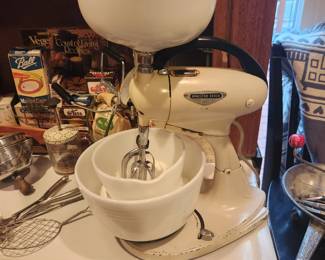 Vintage Hamilton Beach Mixer with Milk Glass bowls including Juicer Juicing 