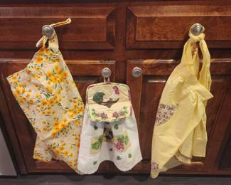 Vintage Aprons & Kitchen Towels