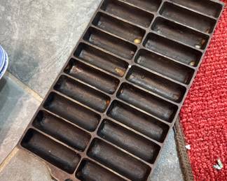 Cast Iron Lady finger pan