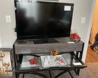 Coffee table and TV on tv stand 