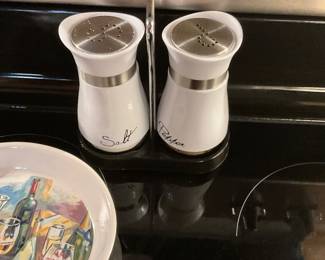 Salt and pepper shaker with stand 