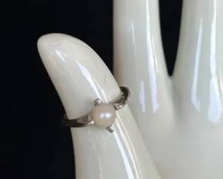 Vintage 10K White Gold Pearl Solitaire Ladies Ring Size 6.5 * 1.77g
