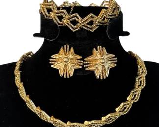 Vintage Gold Tone Monet Necklace * Bracelet * Clip on Earrings Set
