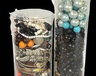 A Variety Of Broken Jewelry For Creating New Treasures
