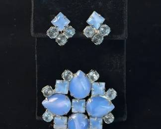 Vintage Glass Beads Periwinkle Blue Brooch * Screw back Earrings Set
