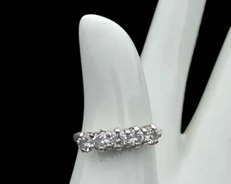 Stunning 14K Yellow / White Gold Ring with 5 Tested Diamonds * Size 7.25 * 2.75g weight
