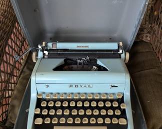 Vintage Royal Quiet Deluxe Typewriter