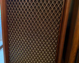 	#22	Sansui Speakers pair 18x11x24 SP-3500	 $125.00 				