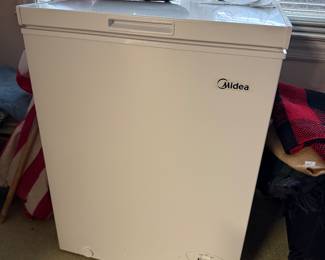 	#59	Midea Chest Freezer #MRCO5M3AWW	 $75.00 				