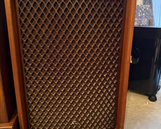 	#22	Sansui Speakers pair 18x11x24 SP-3500	 $125.00 				