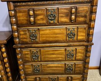 Vintage chest of drawers!