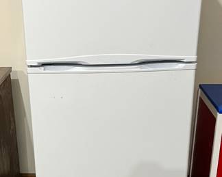 Refrigerator, nice, clean.