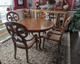 Round dining table with 4 armchairs