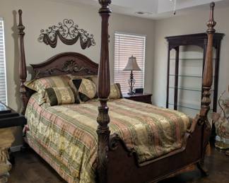 Carved 4-poster bed, queen size