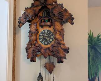 Vintage The Time Company Cuckoo Clock, battery operated, you'll see/hear it working if you come to our sale!